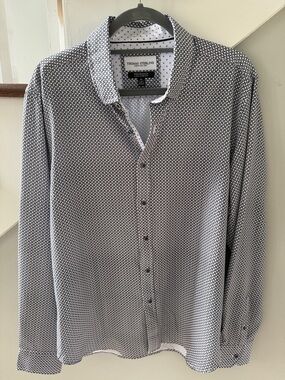 Men’s Black & White Micro-Pattern Button-Down Shirt